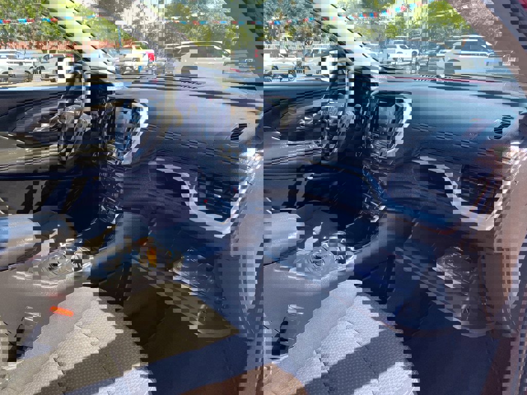 Used 2024 GMC Terrain SLE image 23