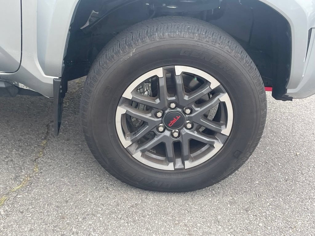 Used 2024 Toyota Tacoma TRD Sport AWD/4WD image 33
