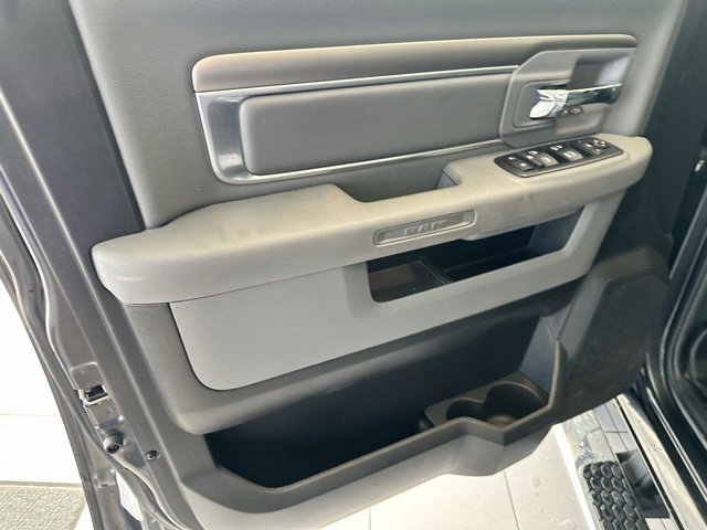 Used 2017 RAM 1500 Classic SLT w/ SLT Plus D￩cor Group image 9