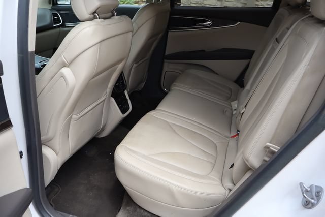 Used 2016 Lincoln MKX Reserve w/ Climate Package FWD image 6