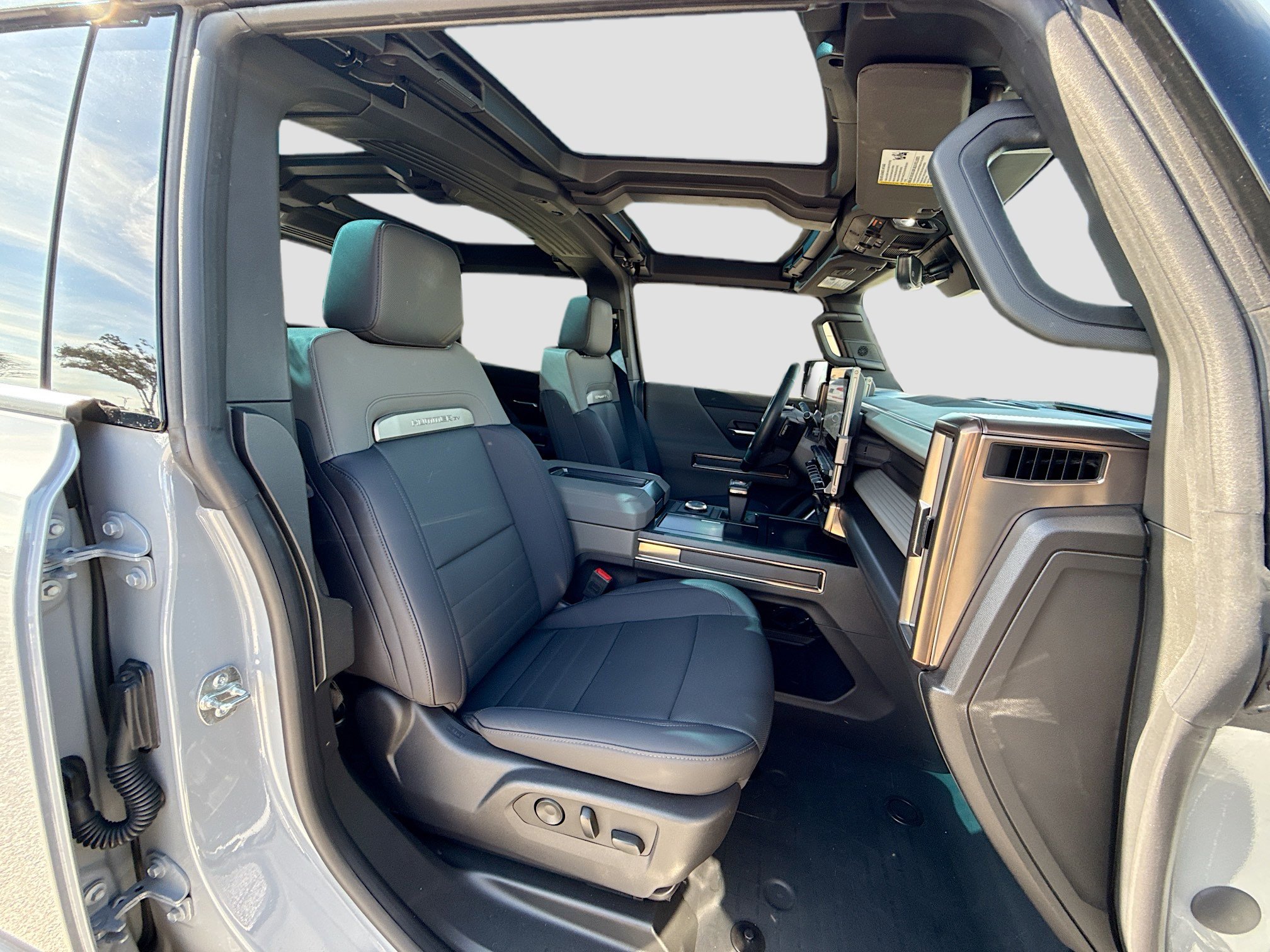 Used 2025 GMC Hummer EV 2X w/ LPO, Dark Essentials Package image 16