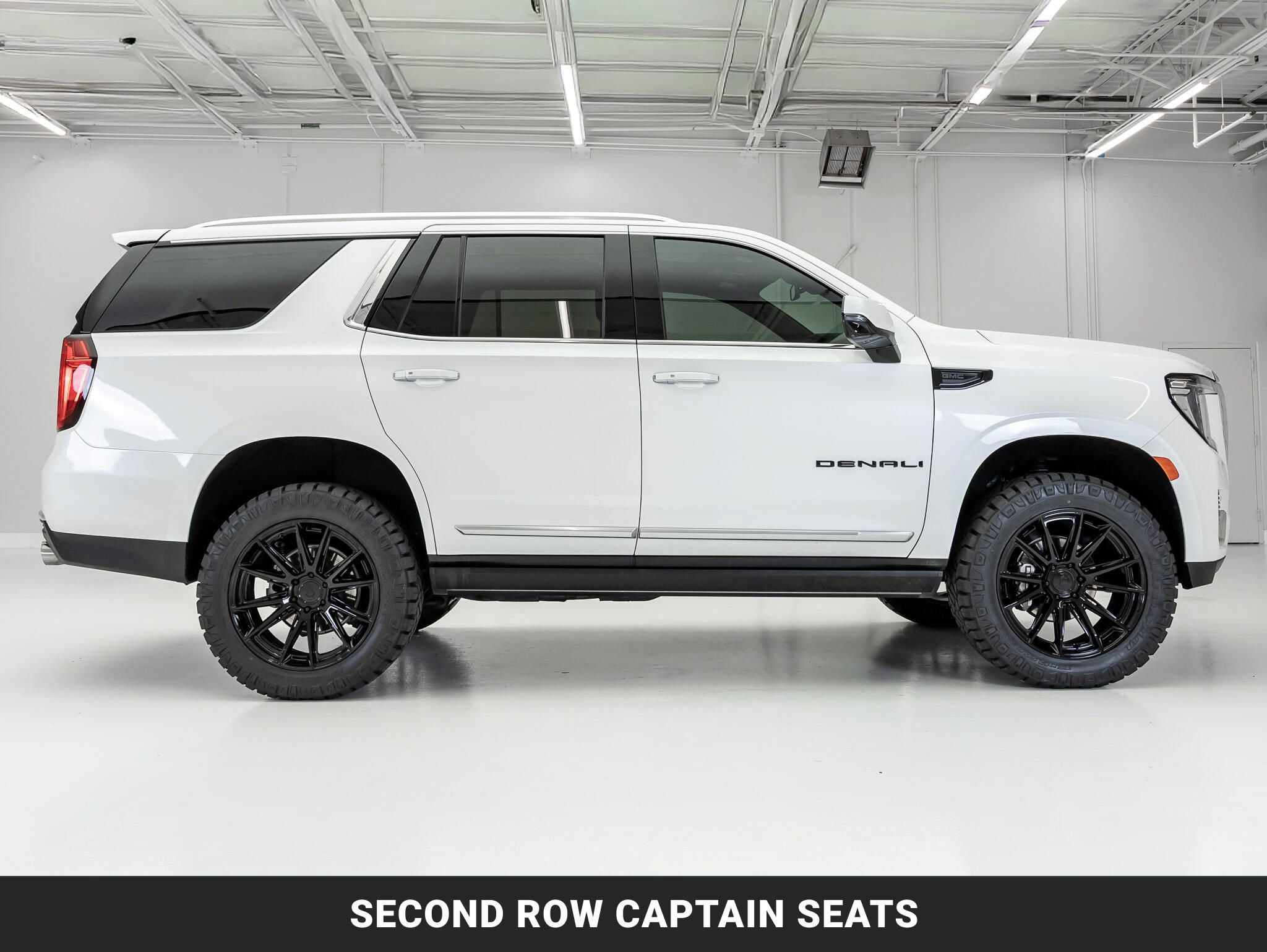 Used 2023 GMC Yukon Denali AWD/4WD image 11