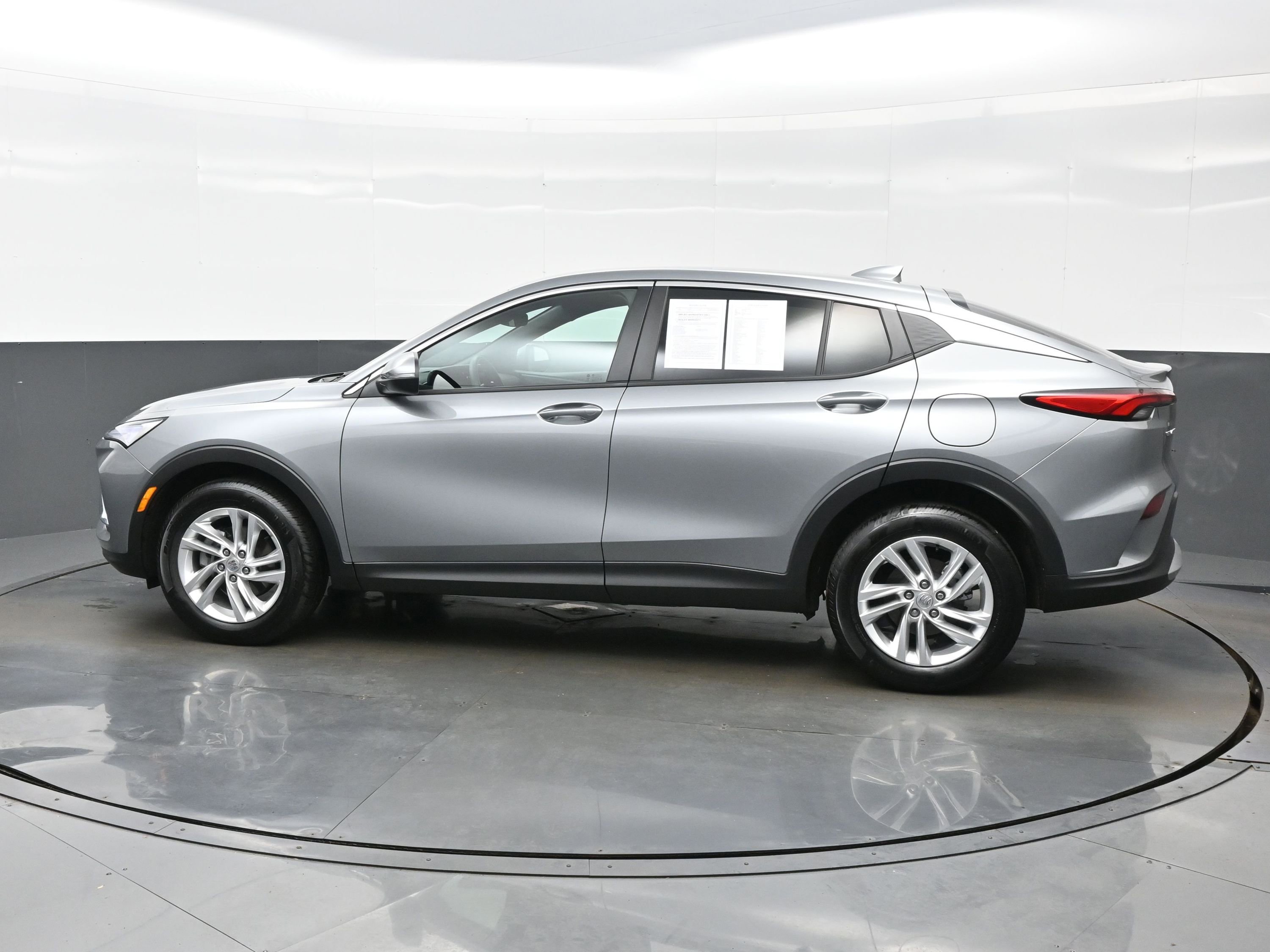 Used 2025 Buick Envista Preferred w/ Convenience II Package image 3