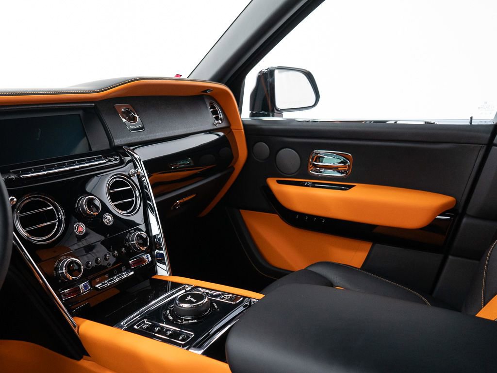 Certified 2023 Rolls-Royce Cullinan AWD/4WD image 35
