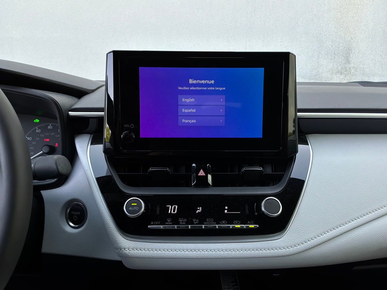 Used 2024 Toyota Corolla SE w/ SE Package image 28