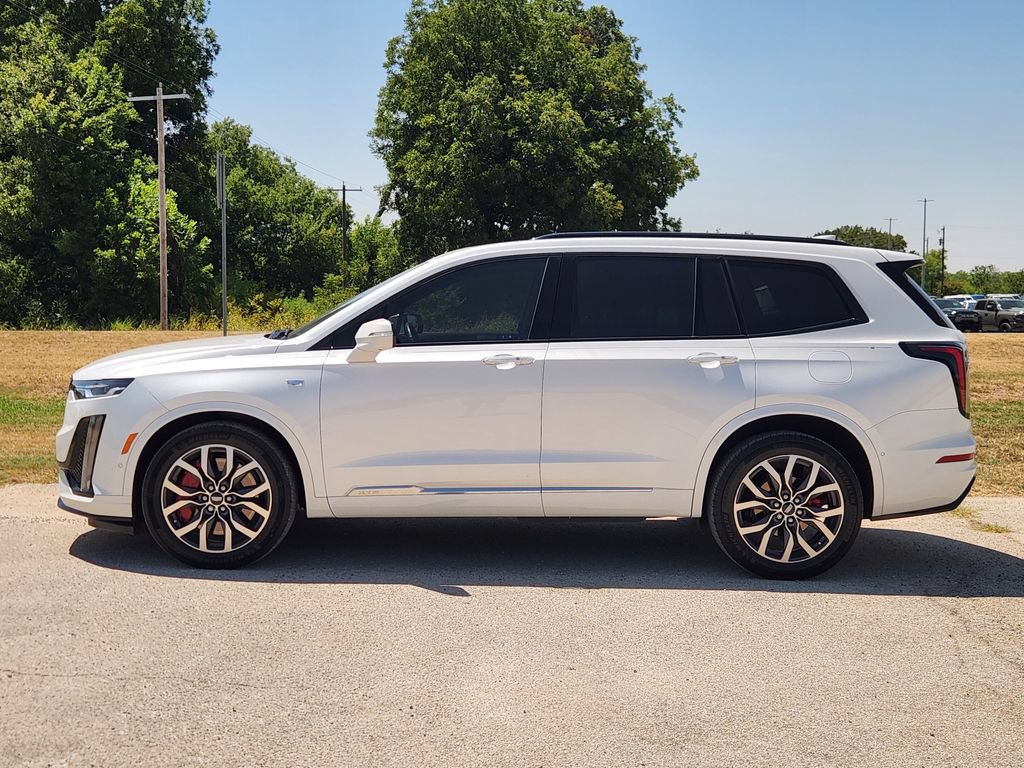 Used 2023 Cadillac XT6 Sport w/ Technology Package AWD/4WD image 4