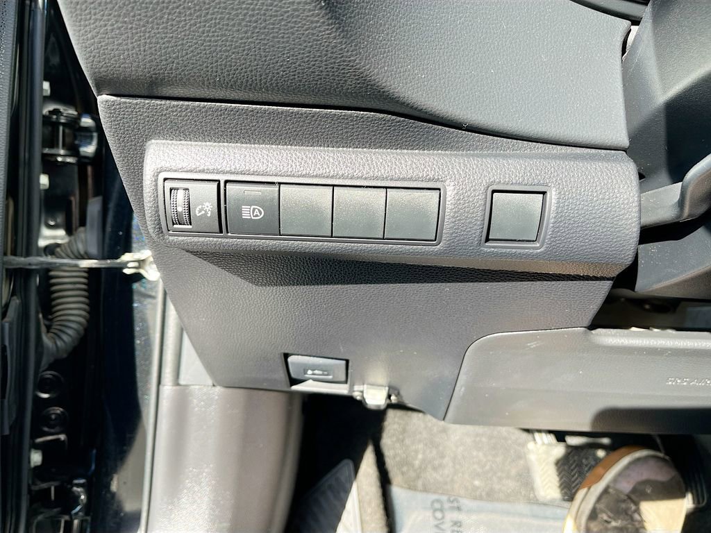 Used 2023 Toyota Corolla SE w/ SE Premium Package image 10