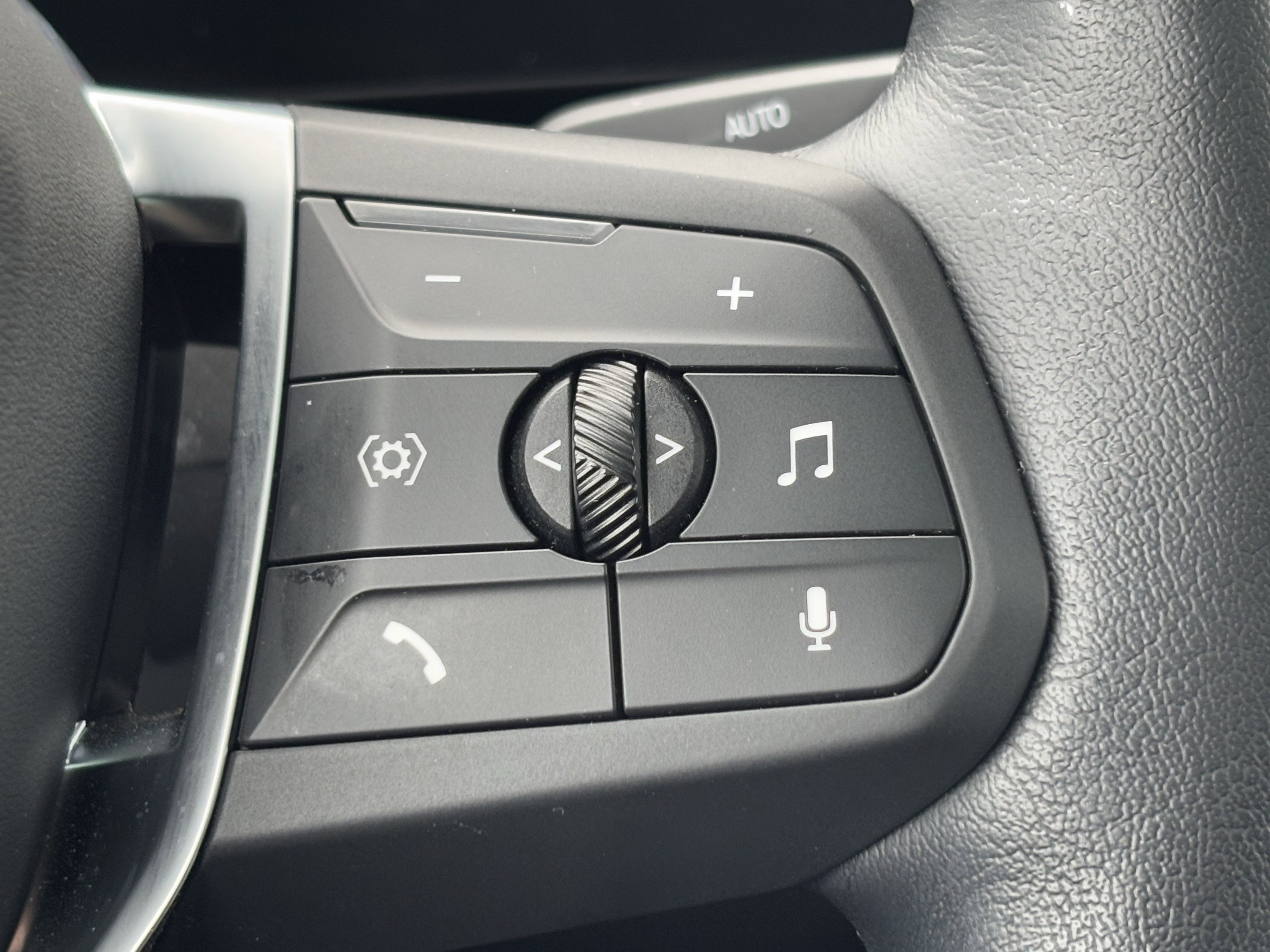 Certified 2025 BMW X2 xDrive28i image 20