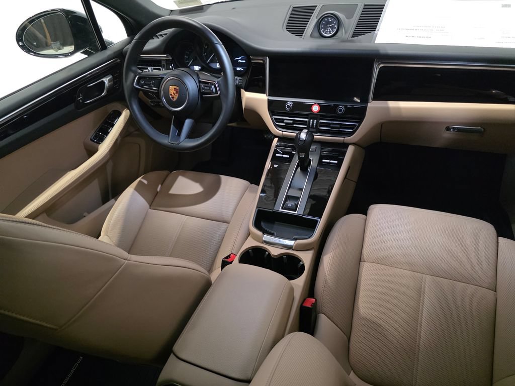 Certified 2026 Porsche Macan AWD/4WD image 16