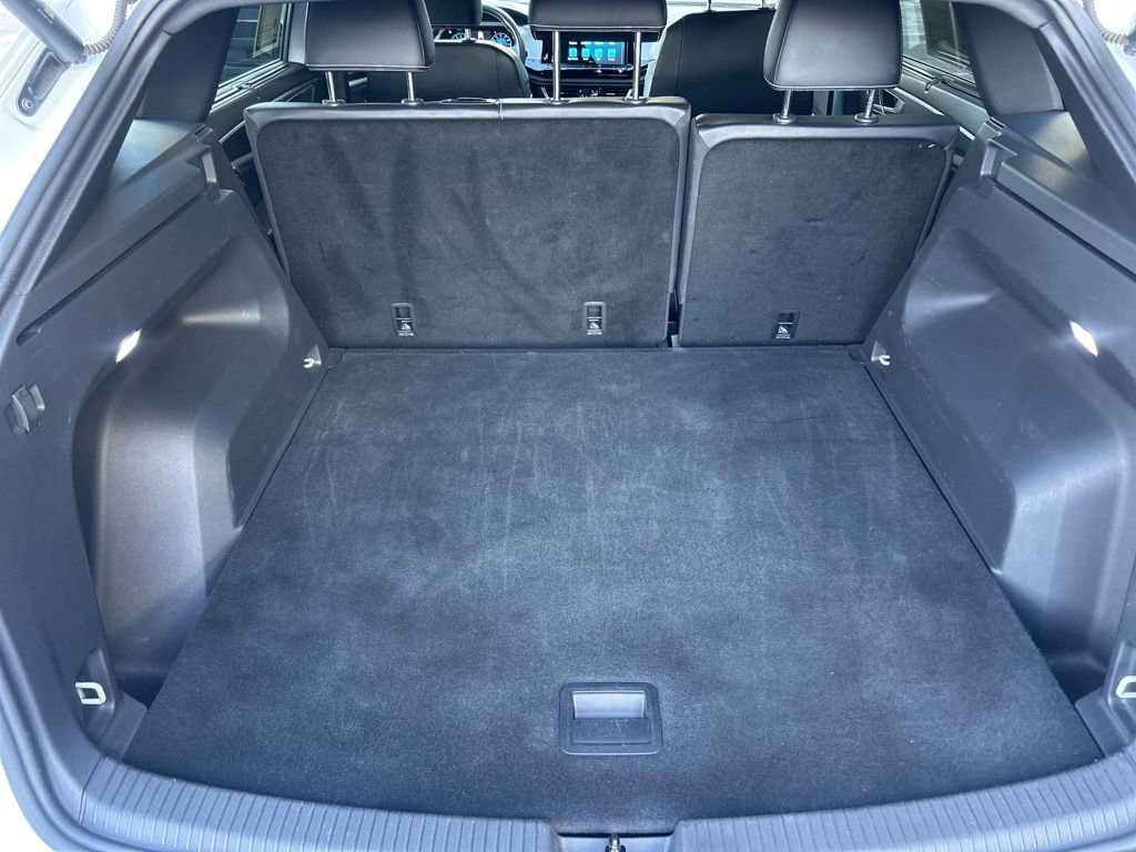 Used 2024 Volkswagen Atlas Cross Sport SE image 30