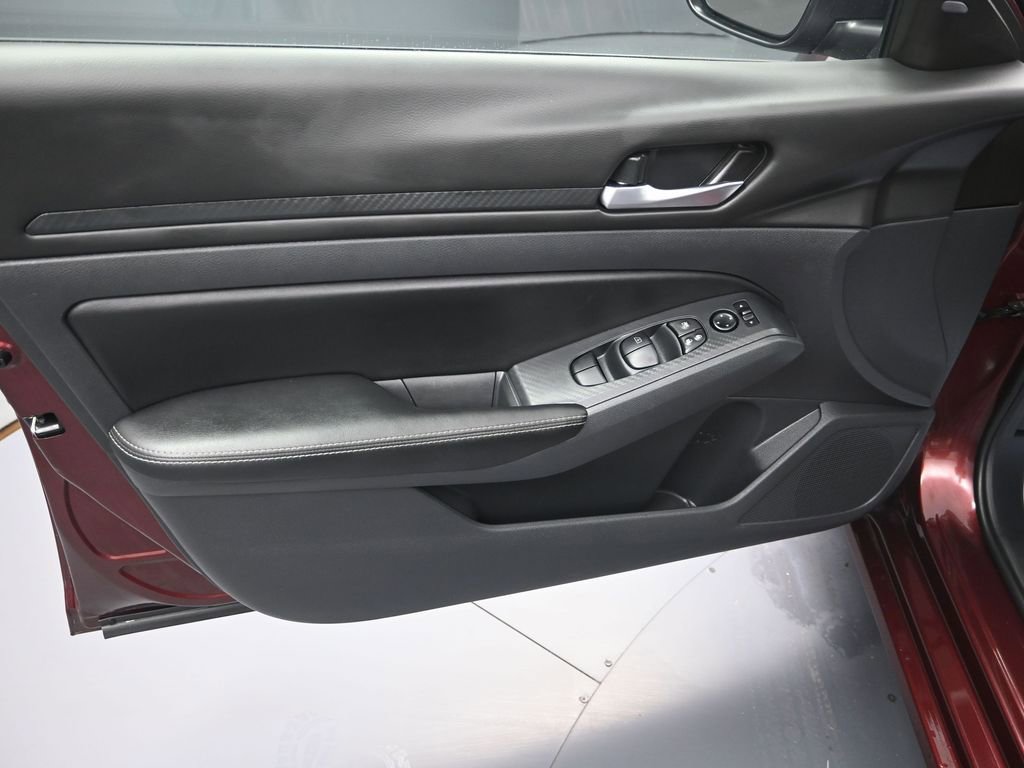 Used 2025 Nissan Altima 2.5 SV image 10