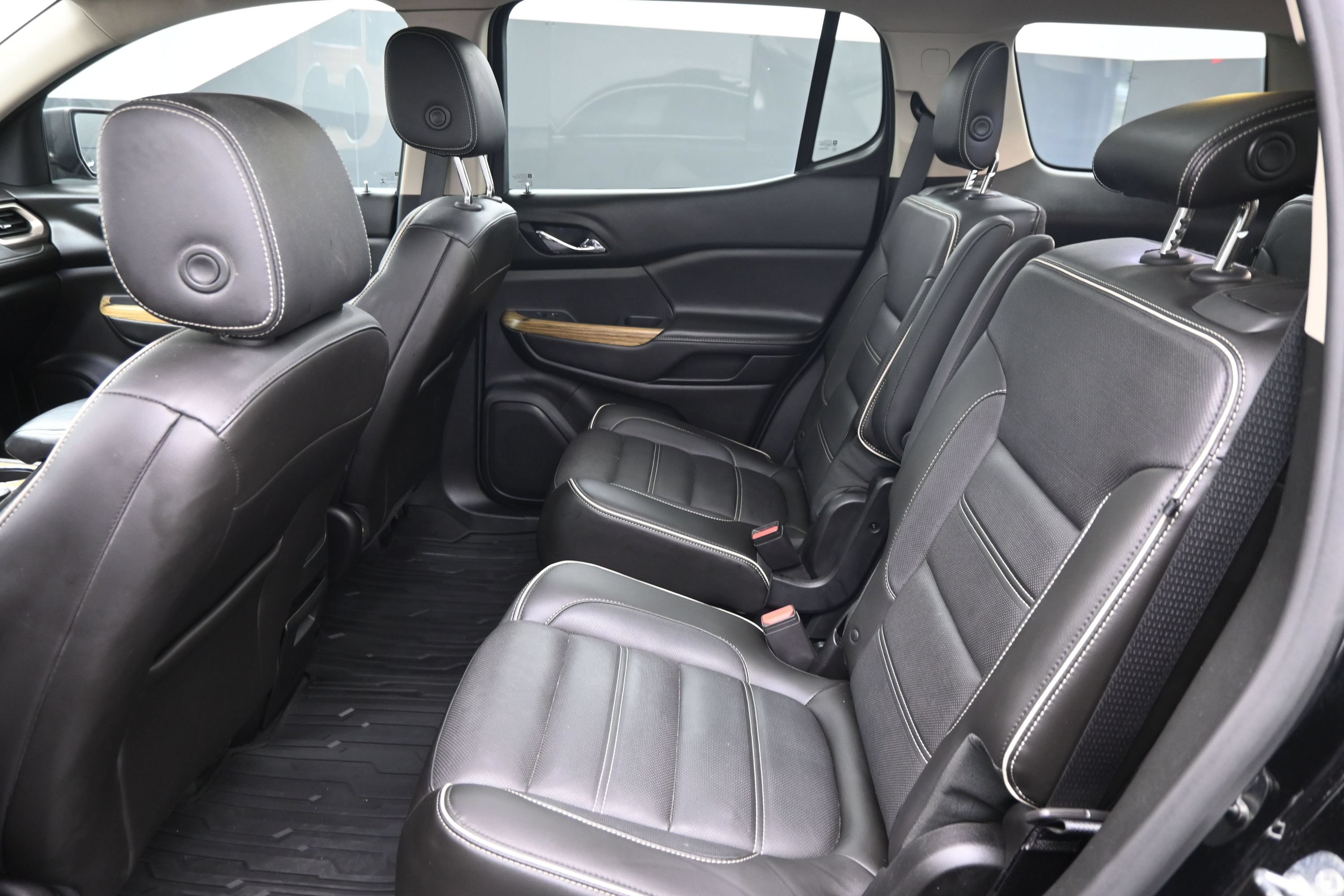 Used 2018 GMC Acadia Denali w/ Technology Package AWD/4WD image 17