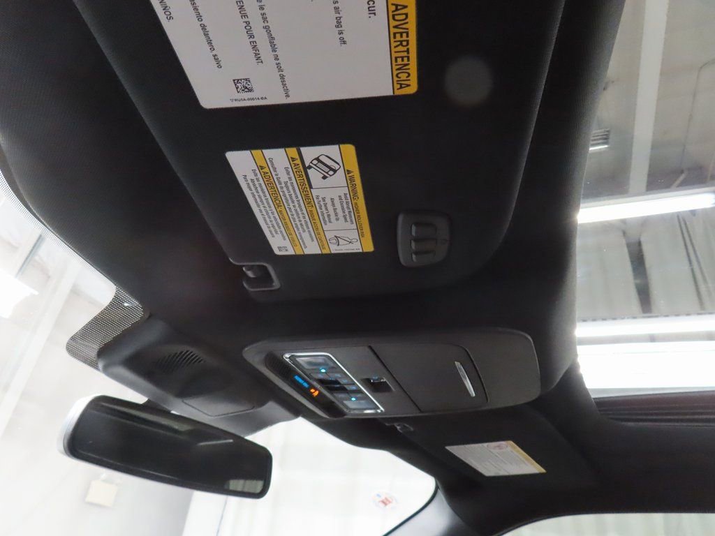 Used 2024 Ford F250 Lariat w/ Black Appearance Package AWD/4WD image 27