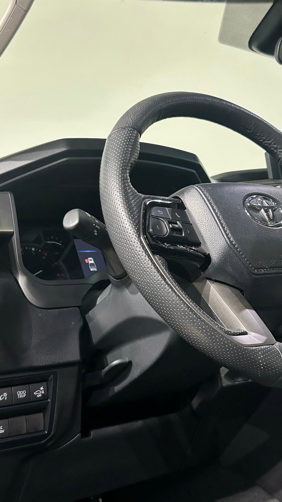 Used 2024 Toyota Tundra SR5 w/ SR5 Premium Package image 36