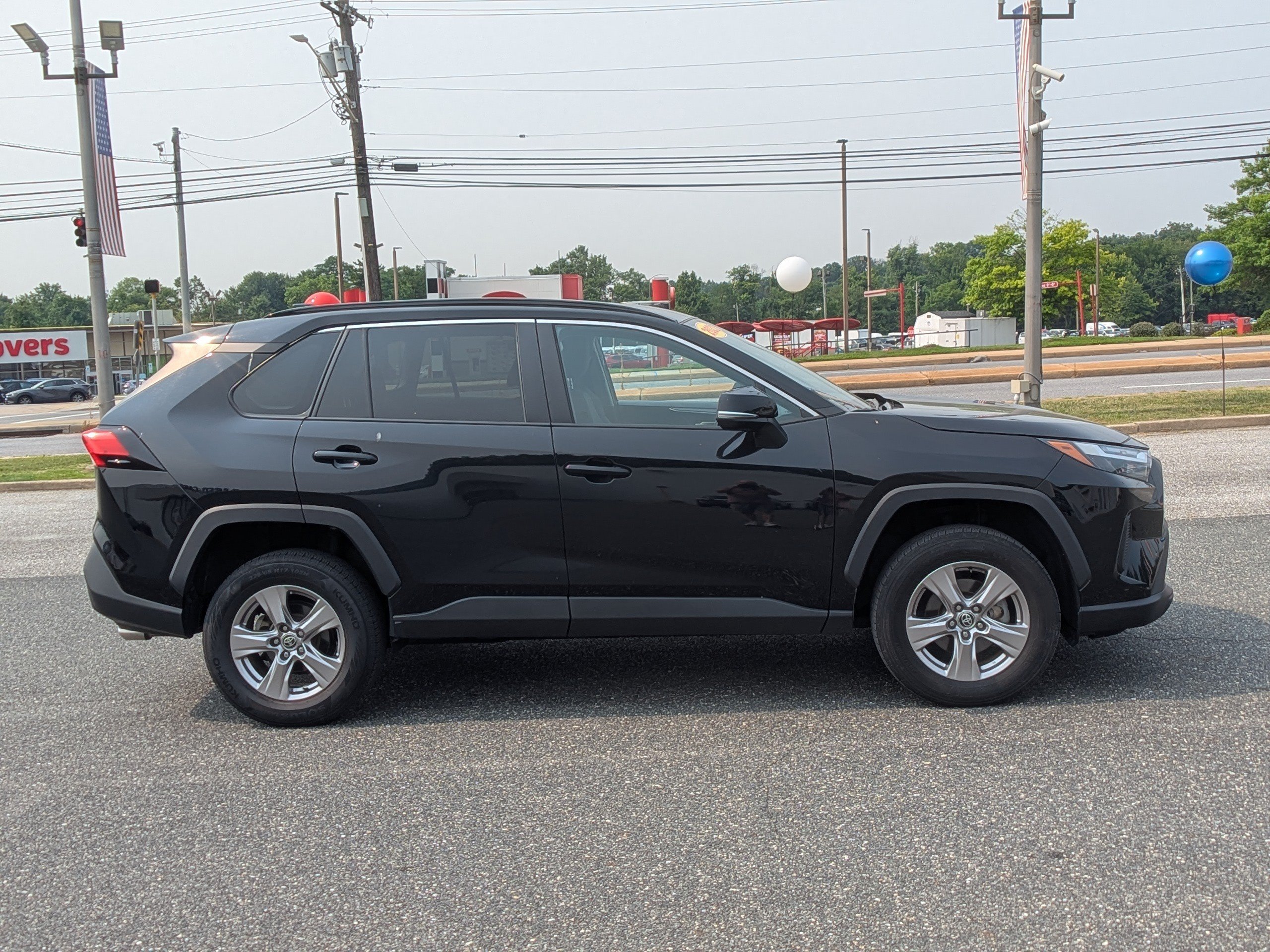 Used 2023 Toyota RAV4 XLE FWD image 8