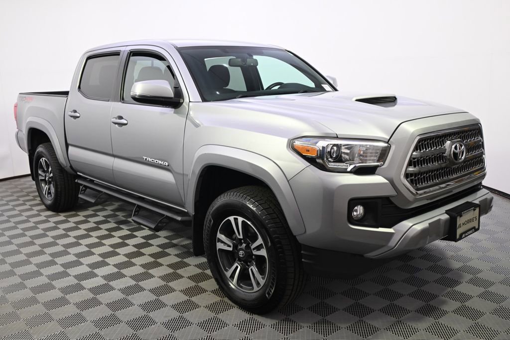 Used 2017 Toyota Tacoma TRD Sport w/ Tow Package (A/T) AWD/4WD image 8