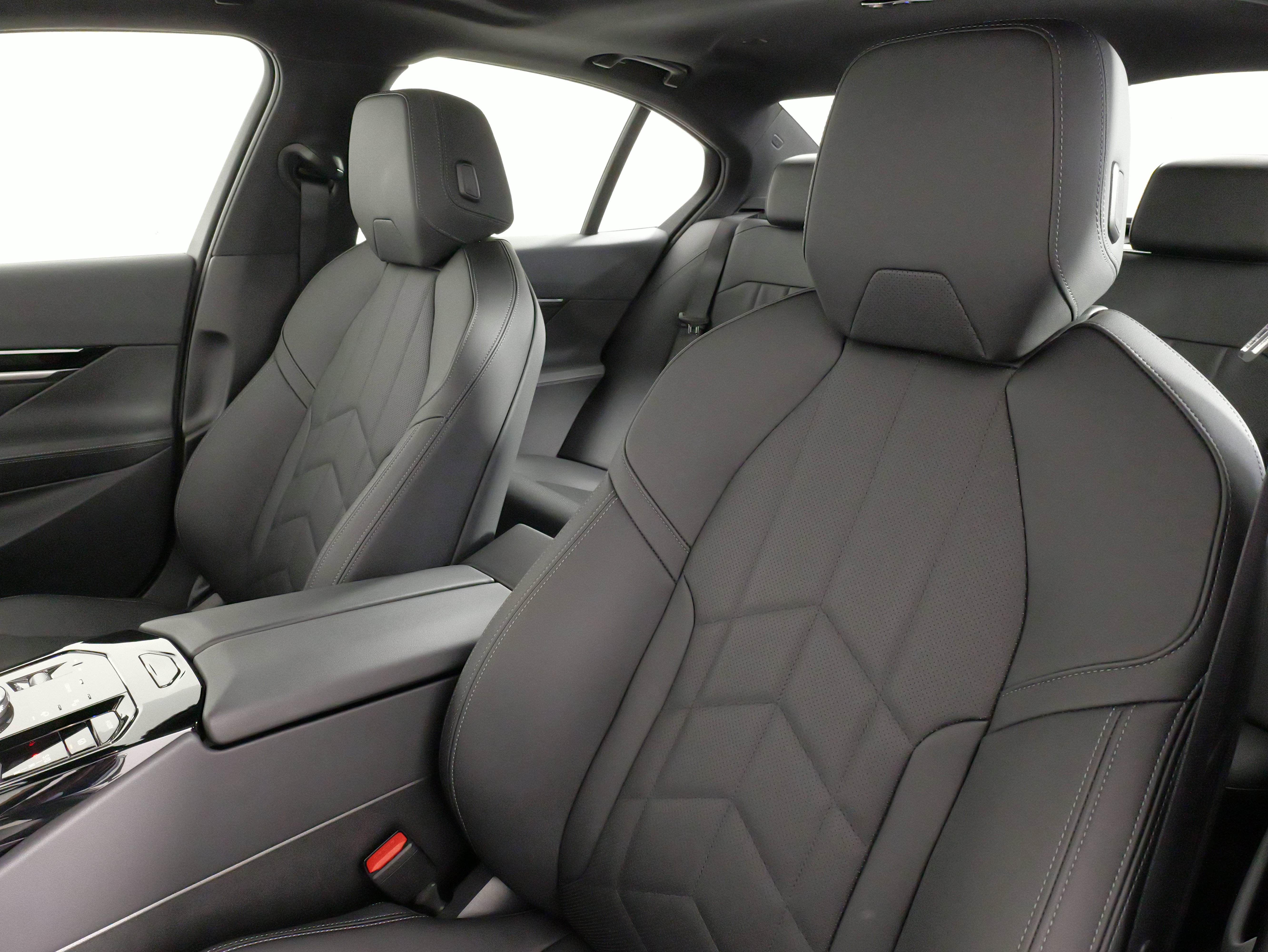 Used 2026 BMW 530i xDrive w/ Premium Package image 32