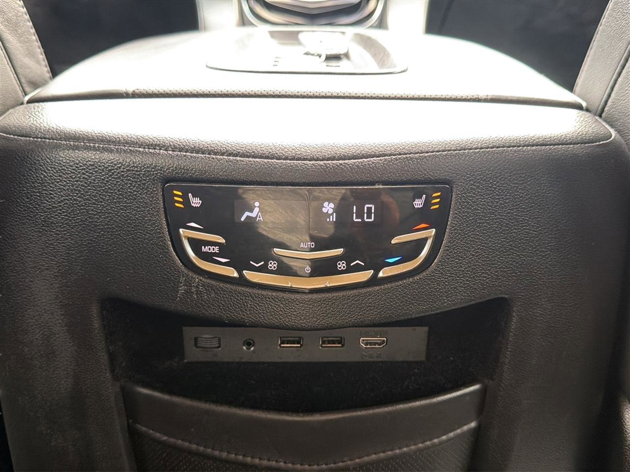 Used 2017 Cadillac Escalade Platinum AWD/4WD image 27