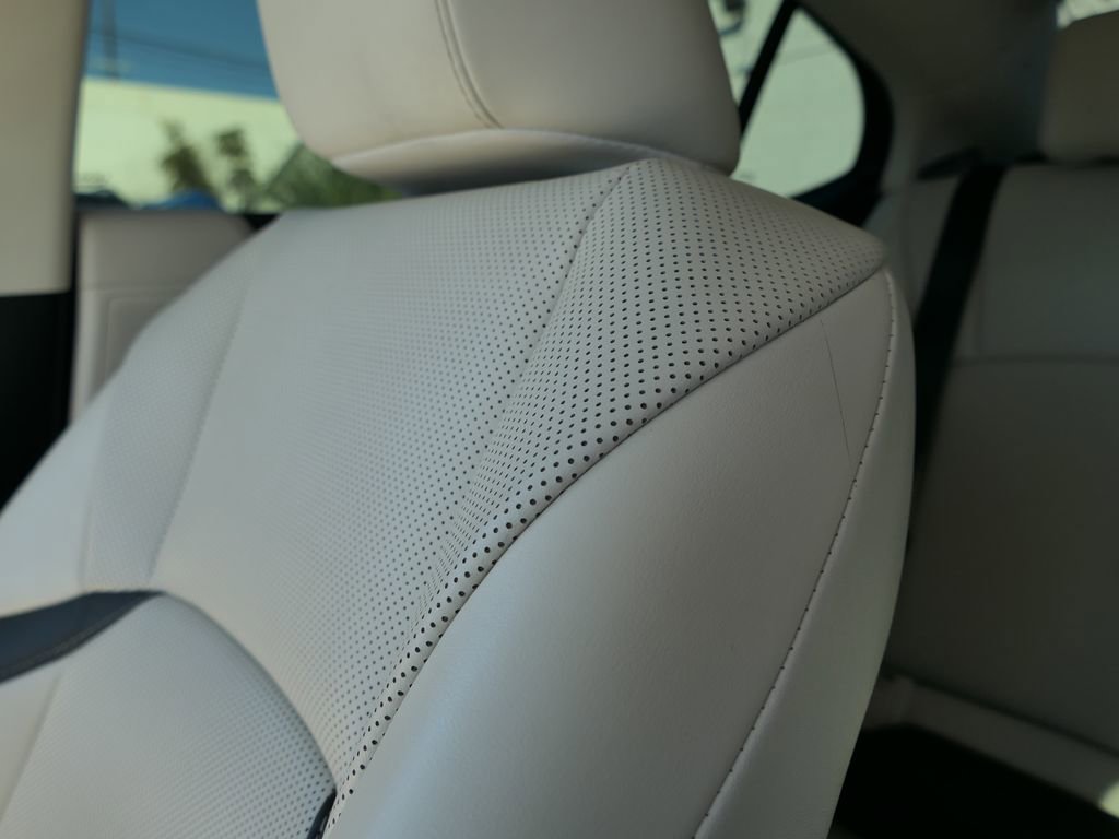 Used 2025 Lexus ES 300h w/ Premium Package image 12