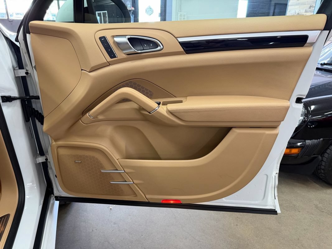 Used 2014 Porsche Cayenne Diesel AWD/4WD image 31