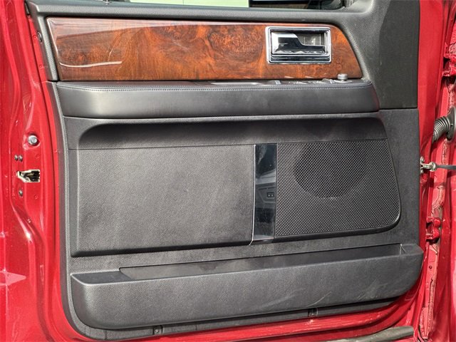 Used 2016 Lincoln Navigator Select image 10