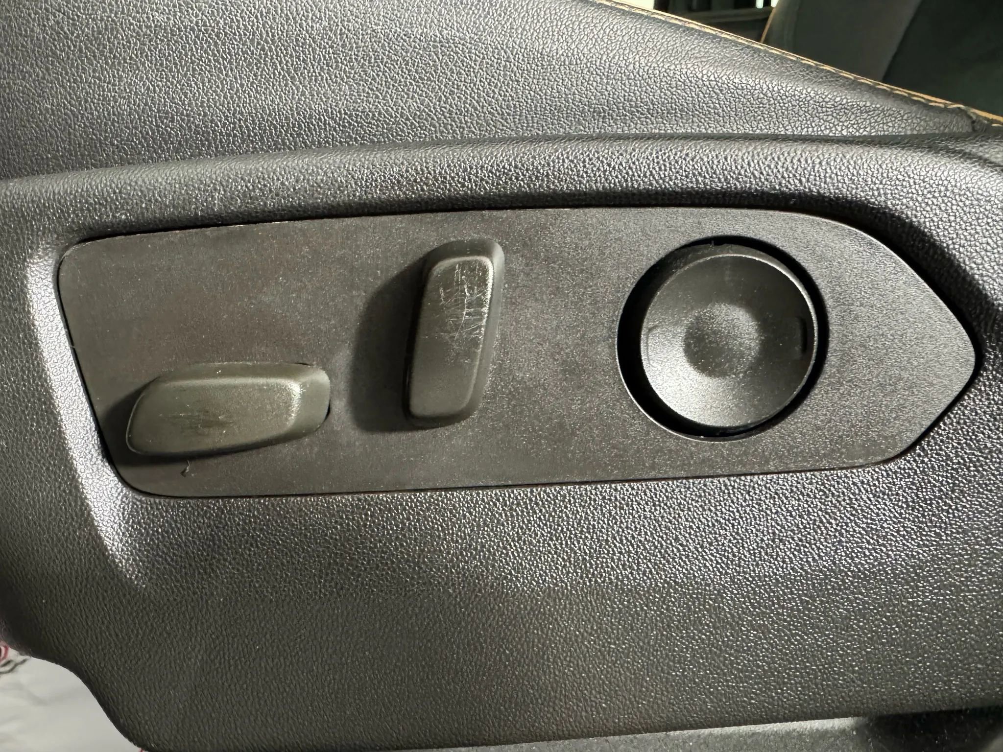 Used 2022 GMC Yukon AT4 image 36