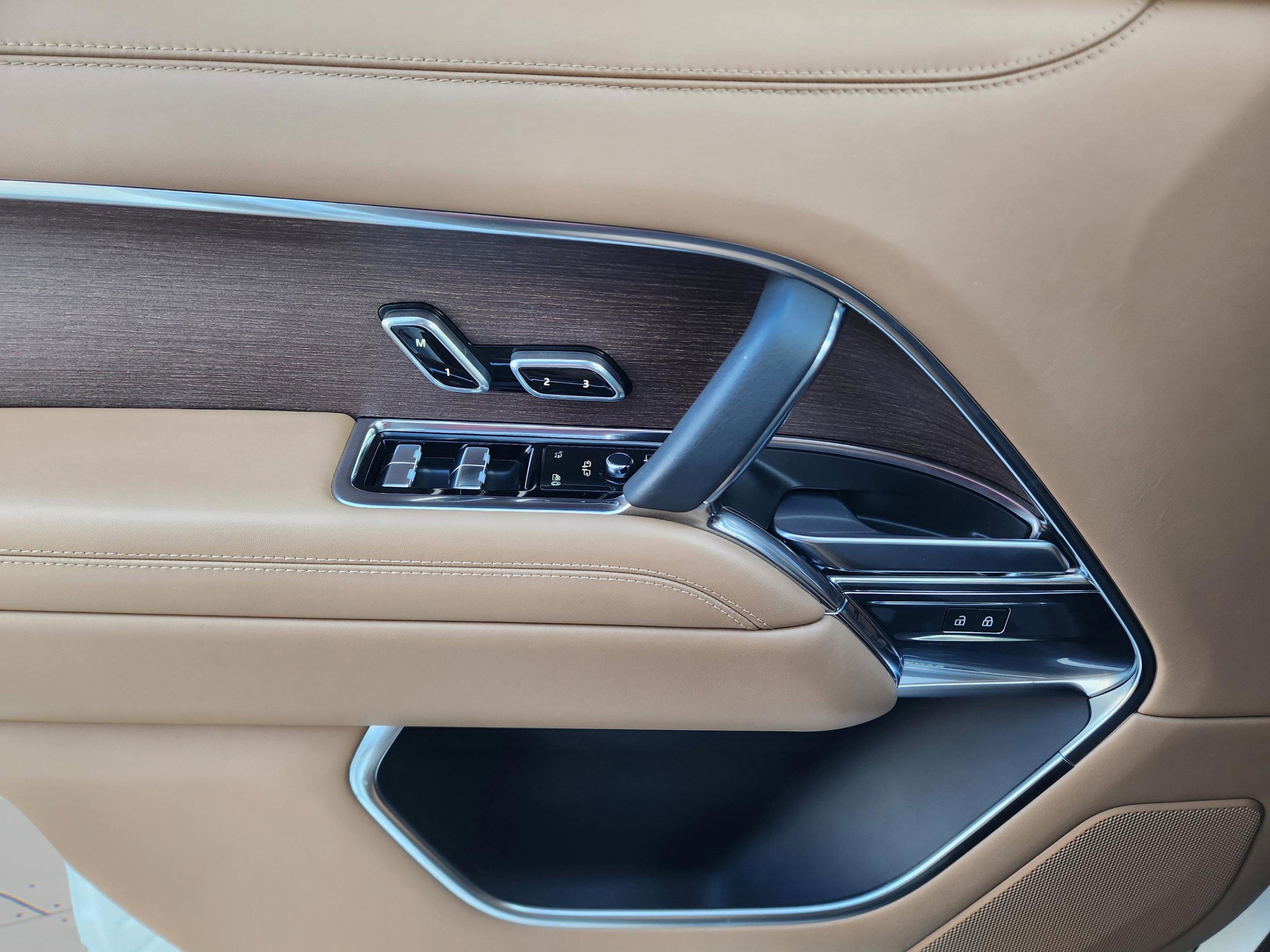 Certified 2023 Land Rover Range Rover Long Wheelbase SE image 23