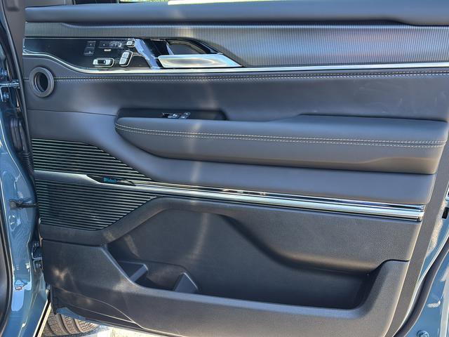 New 2026 Jeep Grand Wagoneer Summit image 38