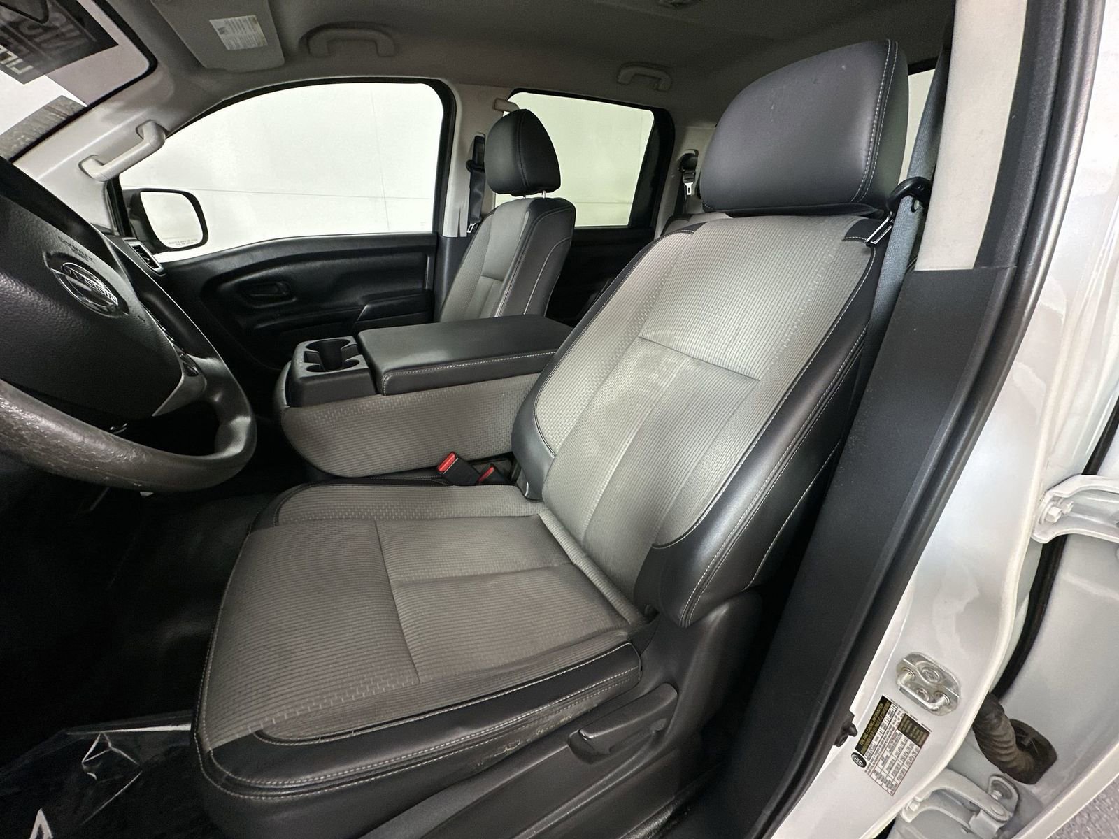 Used 2019 Nissan Titan S AWD/4WD image 11