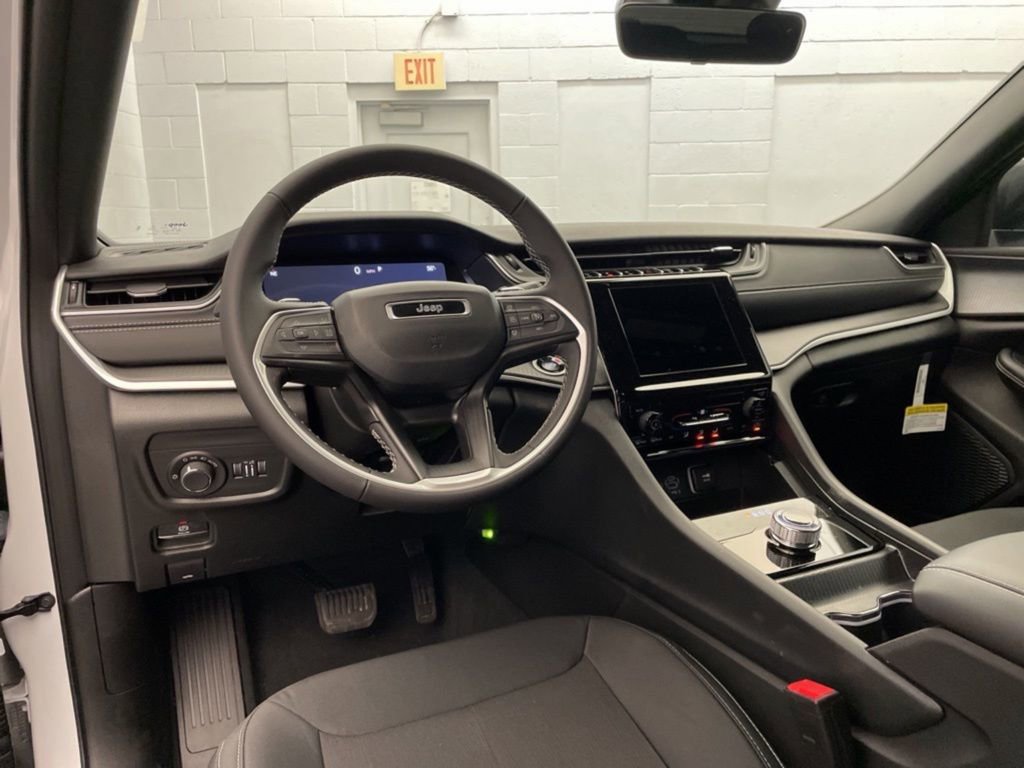 New 2026 Jeep Grand Cherokee Laredo image 9