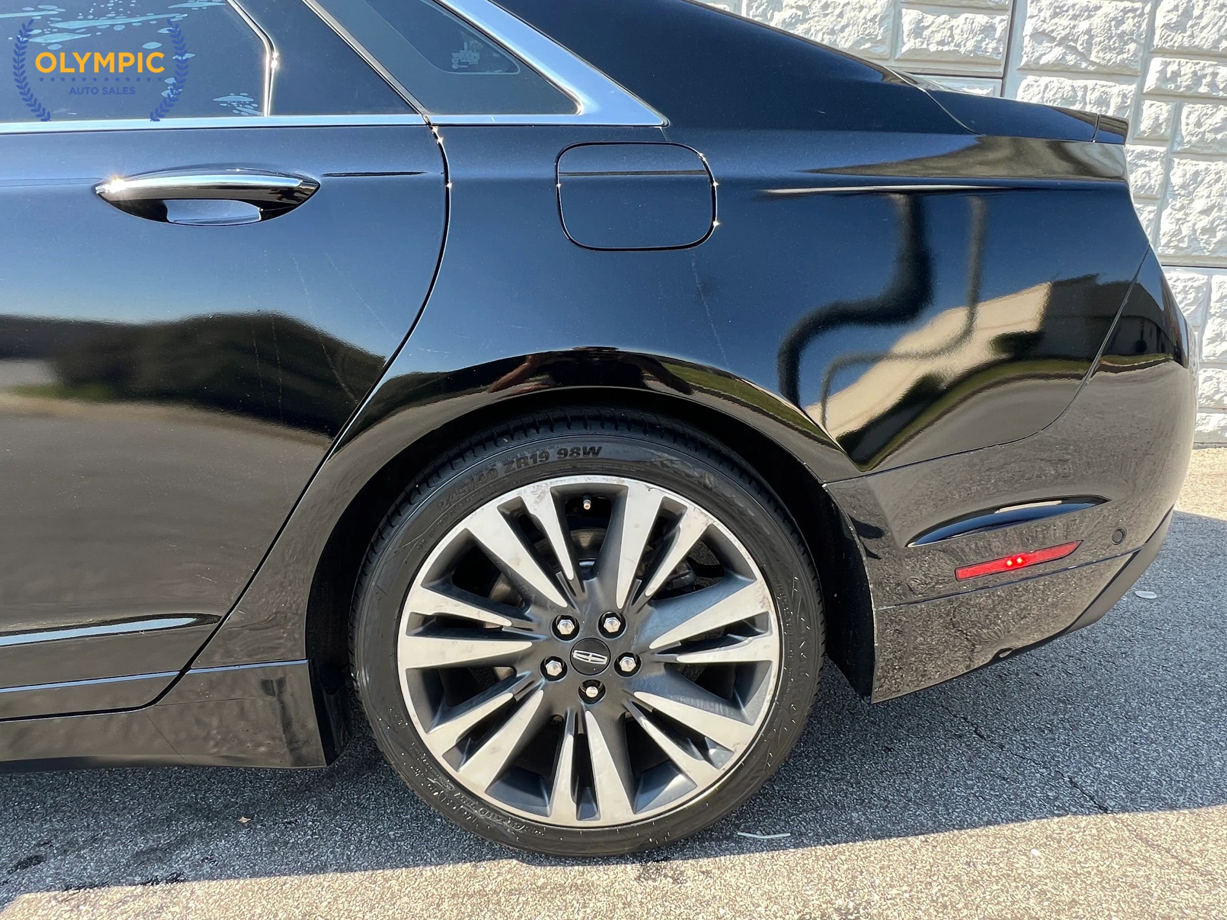 Used 2017 Lincoln MKZ Reserve w/ Technology Package image 10
