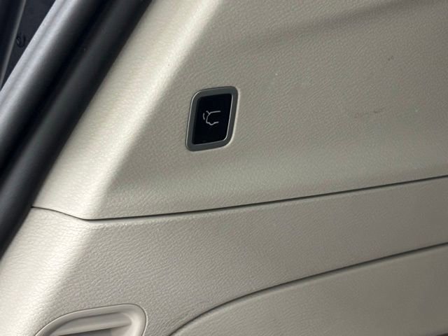 Used 2024 Chrysler Pacifica Touring-L image 8