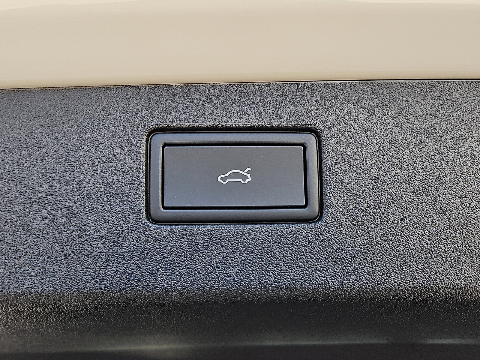 New 2026 Volkswagen Tiguan SE R-Line image 8