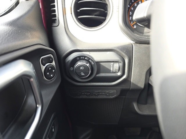 Used 2024 Jeep Gladiator Willys image 18