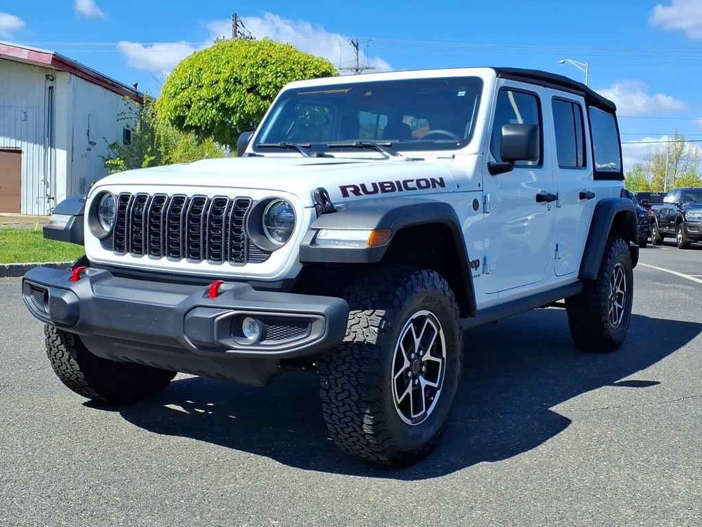 Used 2024 Jeep Wrangler Unlimited Rubicon AWD/4WD image 3
