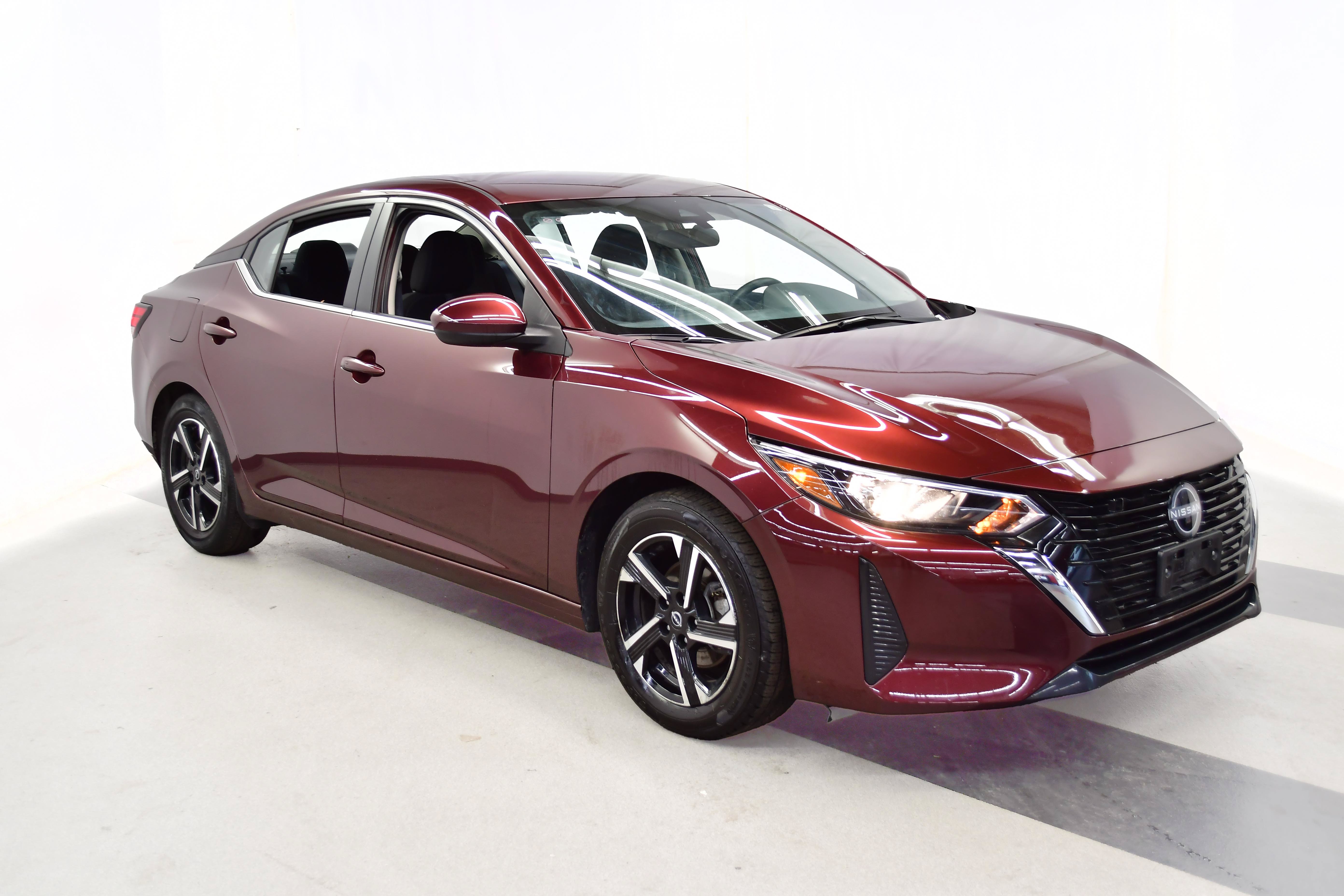 Used 2025 Nissan Sentra SV FWD image 2