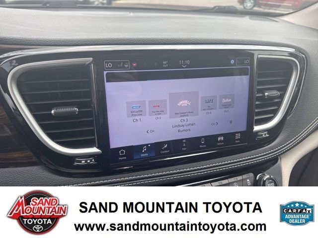 Used 2024 Chrysler Pacifica Limited image 23