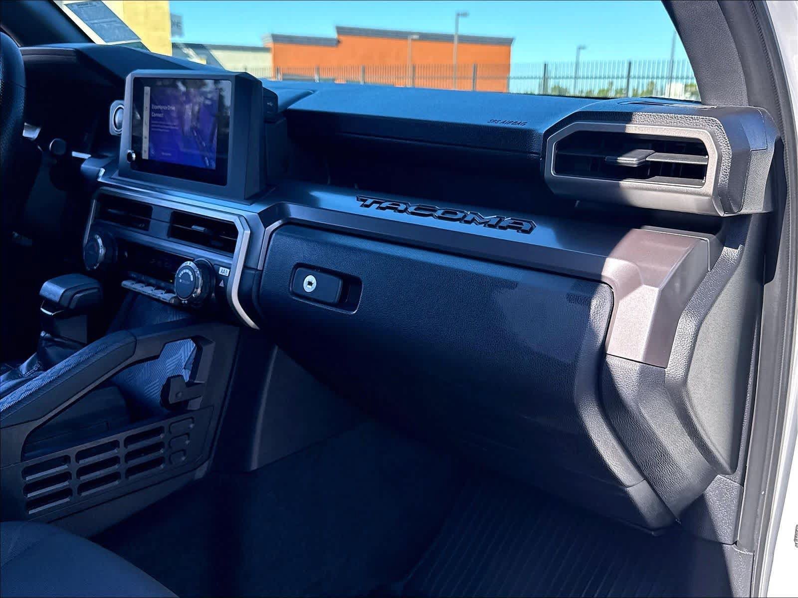 Used 2025 Toyota Tacoma SR5 AWD/4WD image 19