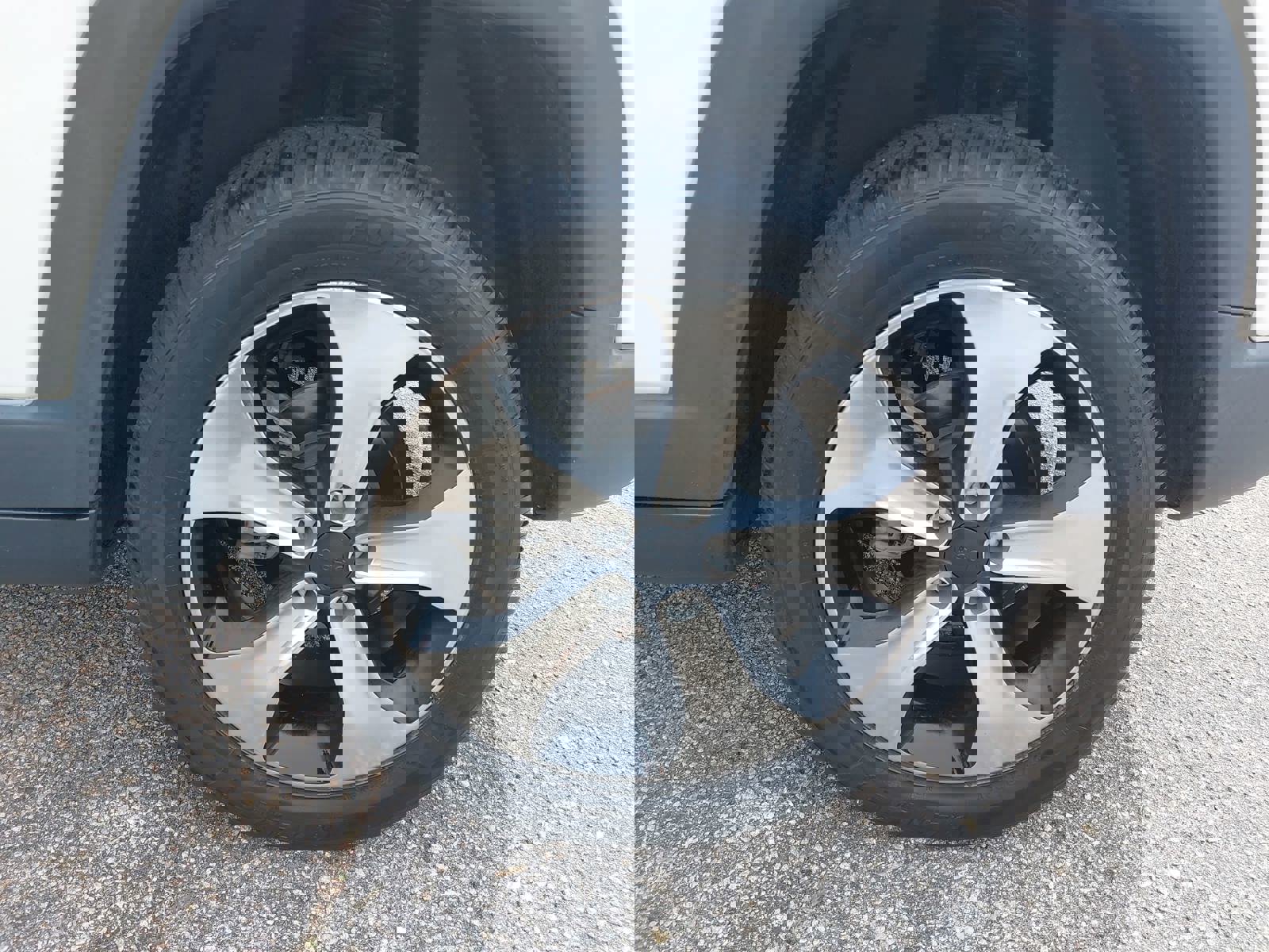 Used 2017 Jeep Compass Latitude w/ Popular Equipment Group image 31