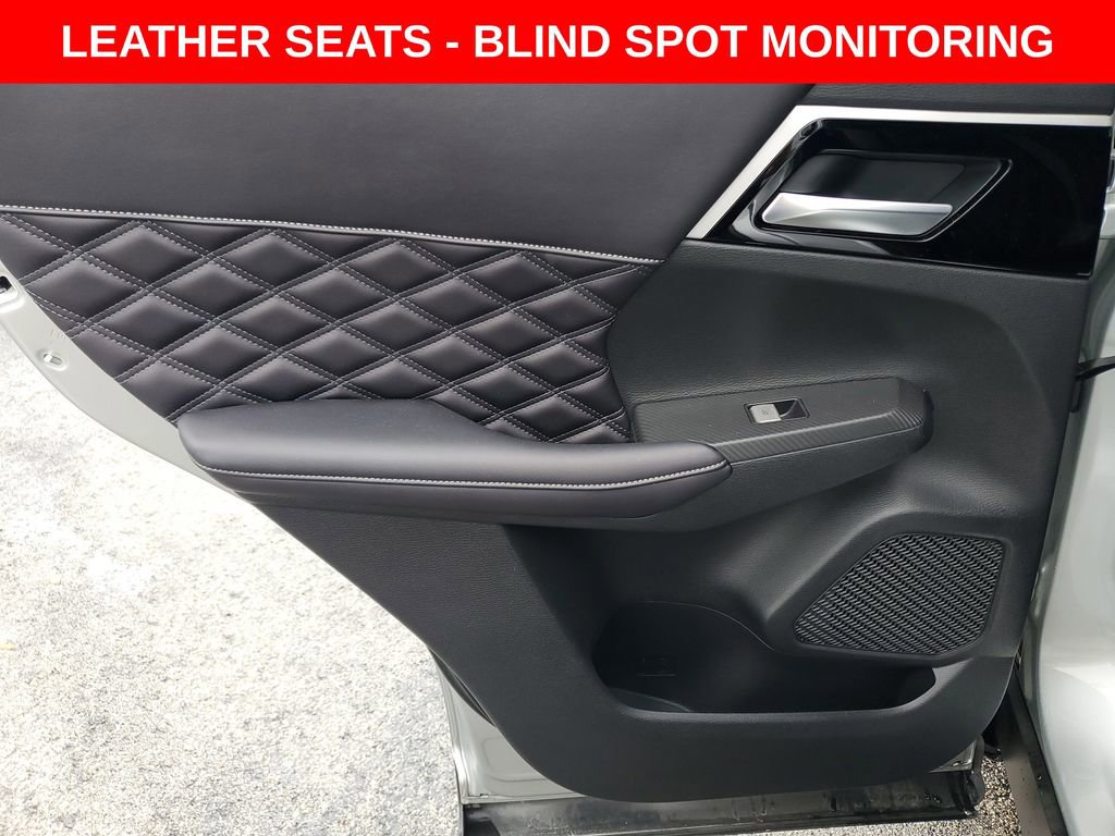 Used 2023 Mitsubishi Outlander SEL image 12