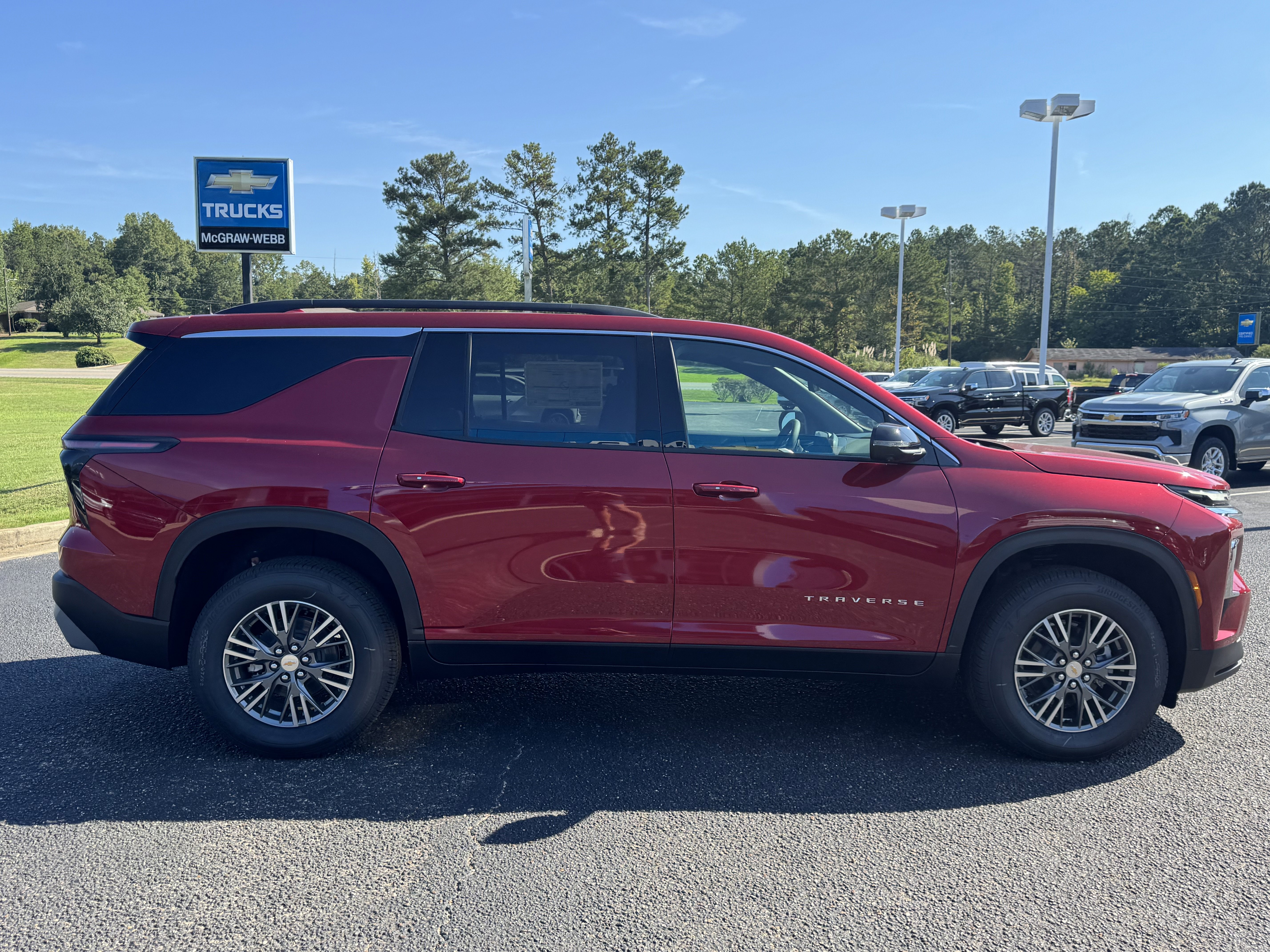 New 2026 Chevrolet Traverse LT w/ Driver Confidence Package image 2