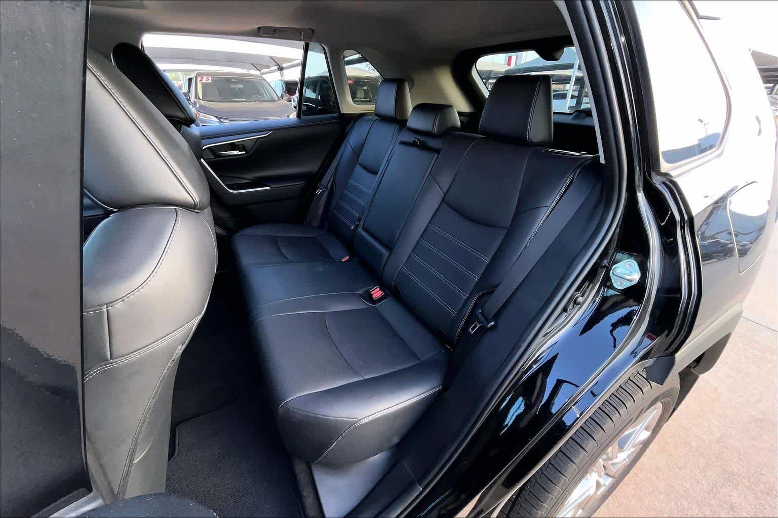 Used 2019 Toyota RAV4 Limited w/ Cold Weather Package FWD image 19