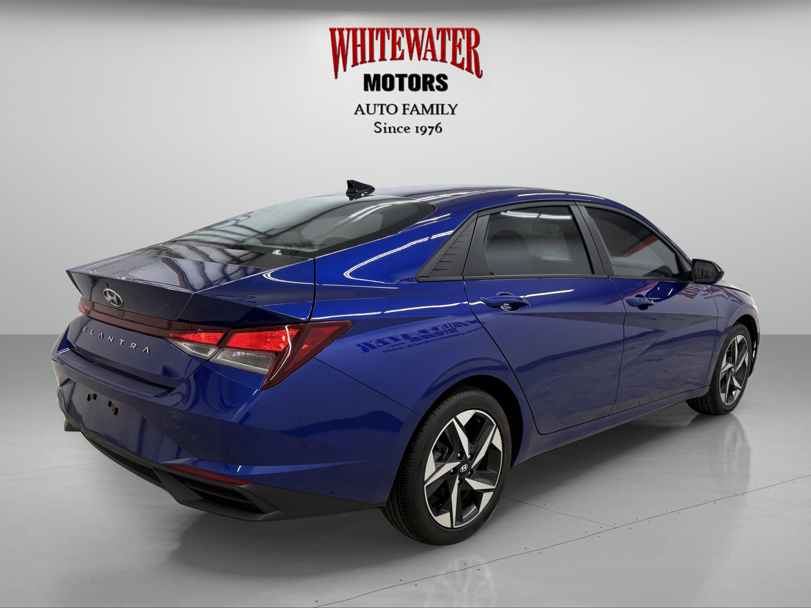 Used 2023 Hyundai Elantra SEL w/ Convenience Package FWD image 4