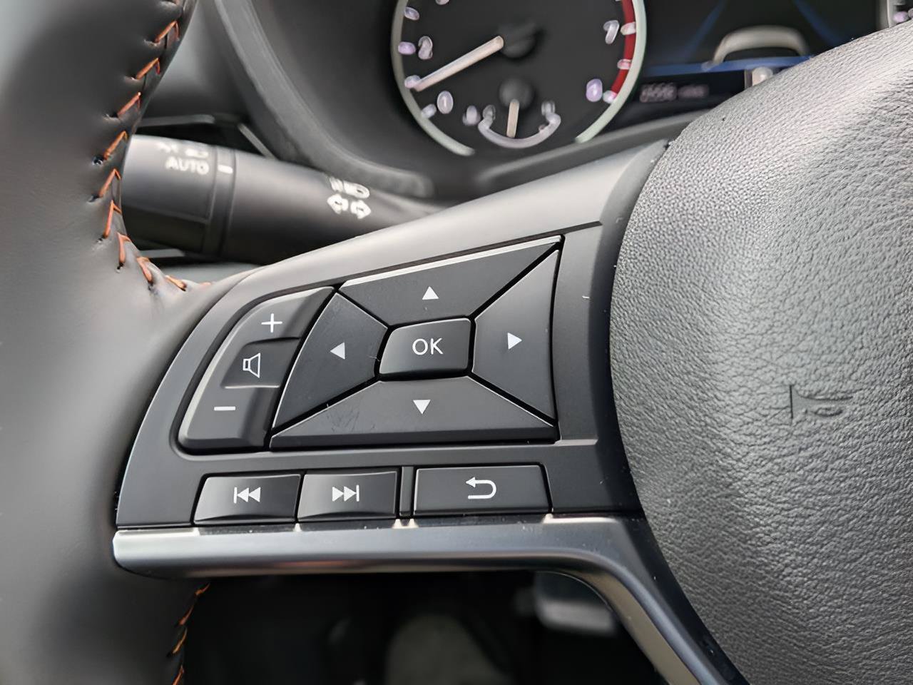 Certified 2025 Nissan Sentra SR FWD image 14