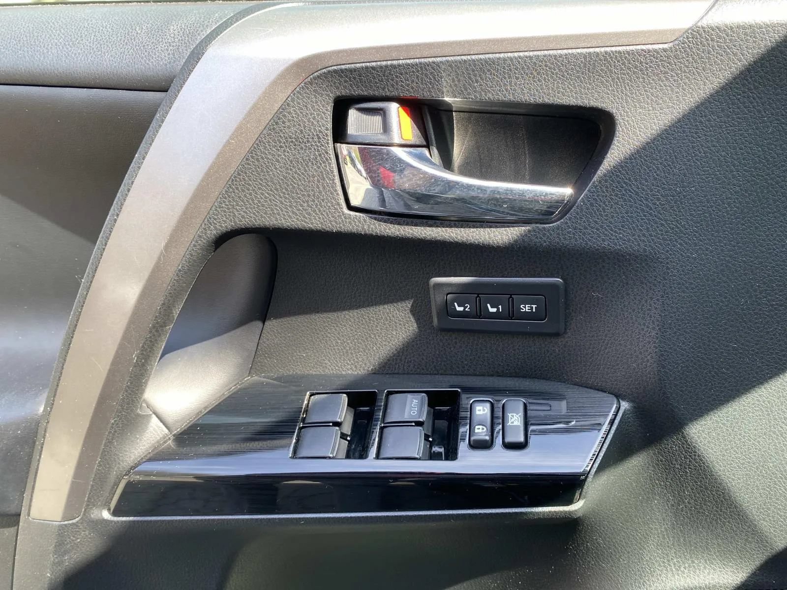 Used 2017 Toyota RAV4 Limited FWD image 16