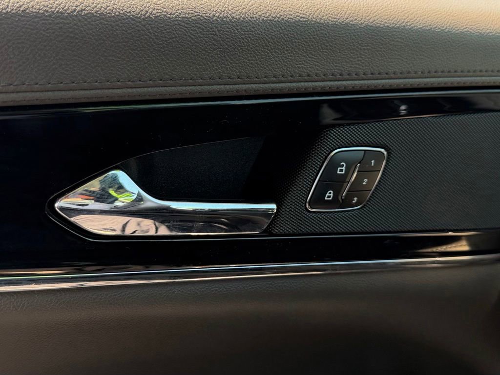 Used 2023 Lincoln Nautilus FWD image 15