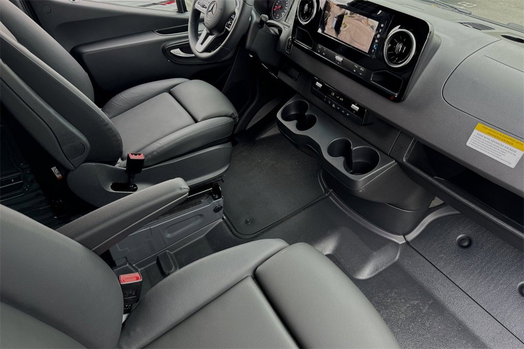 Used 2024 Mercedes-Benz Sprinter 2500 image 15