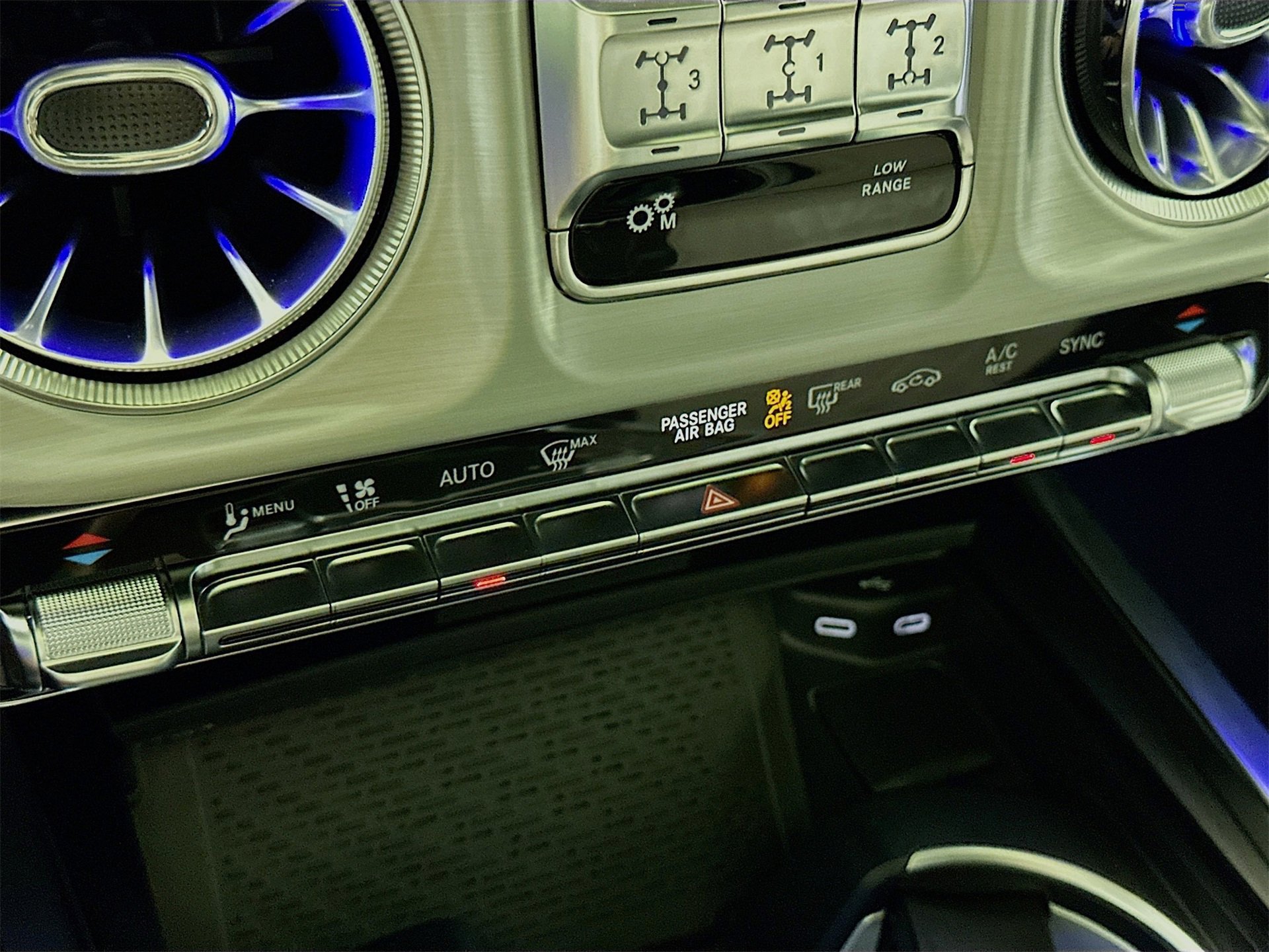 Used 2025 Mercedes-Benz G 550 G 550 image 17