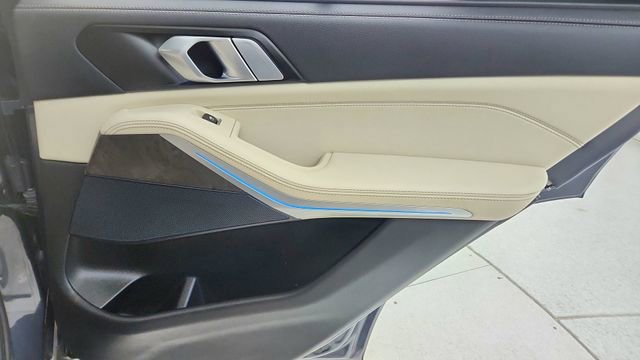 Used 2022 BMW X5 xDrive45e w/ M Sport Package image 28
