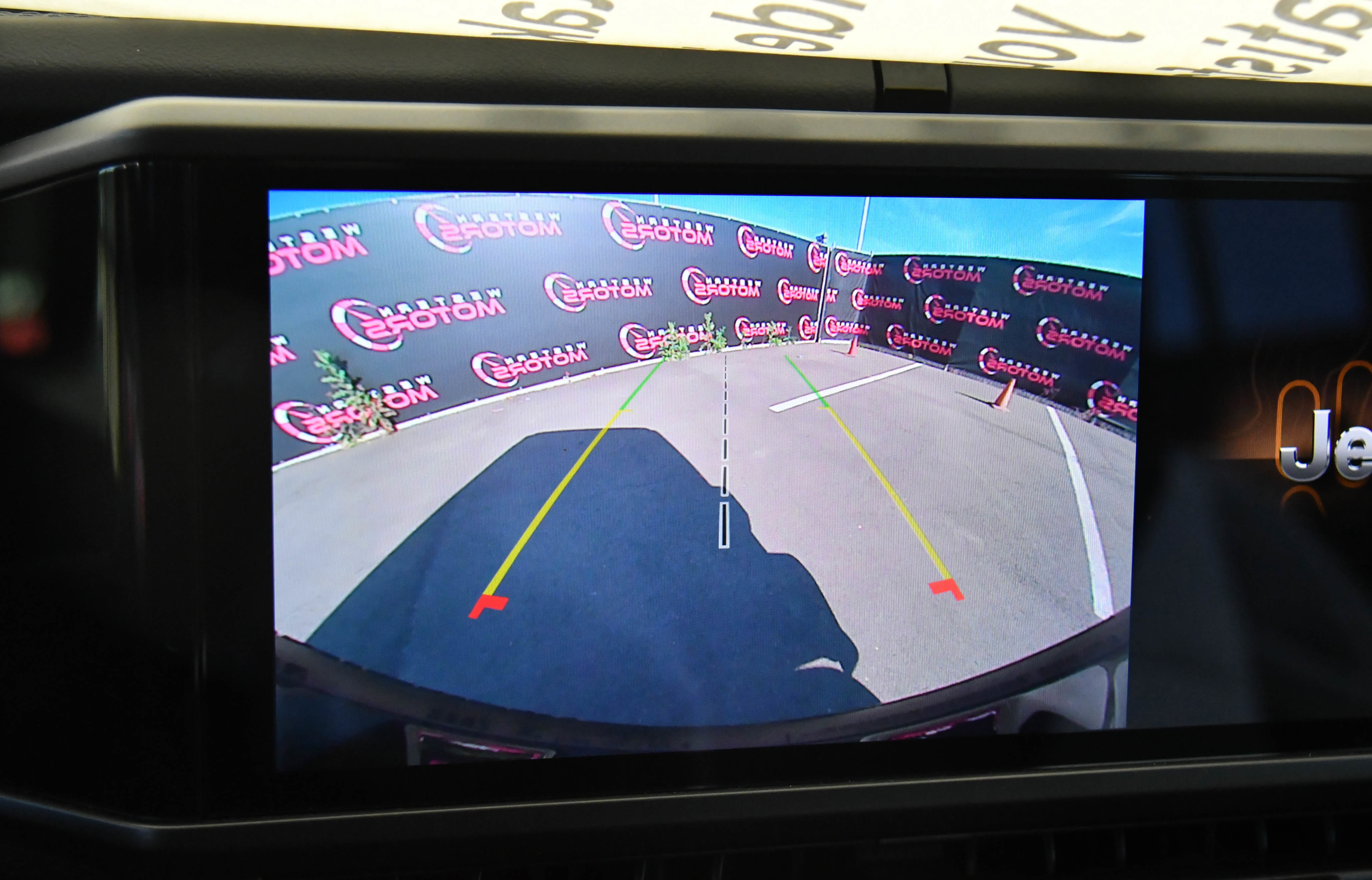 Used 2025 Jeep Wrangler Sahara image 19